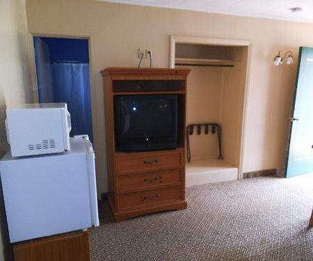 Relax Inn Franklin Room photo