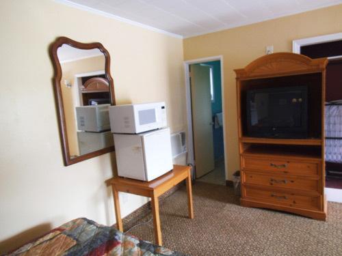 Relax Inn Franklin Room photo